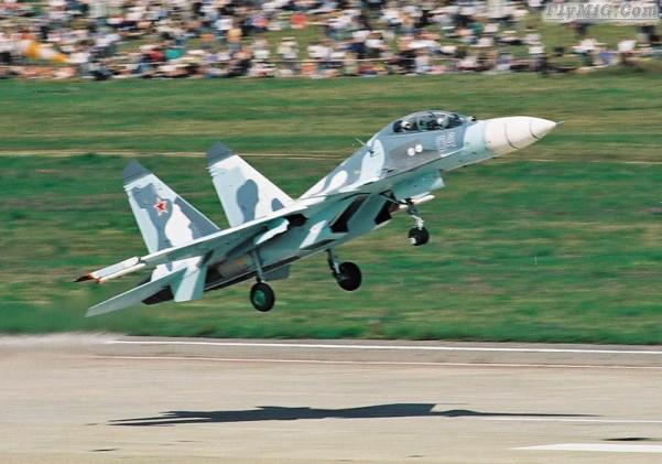Su-35 Landing. MAKS 2001