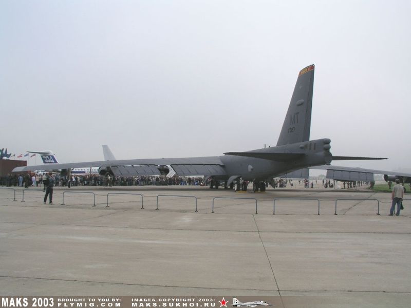 B-52 Stratofortress - view on huge wings.