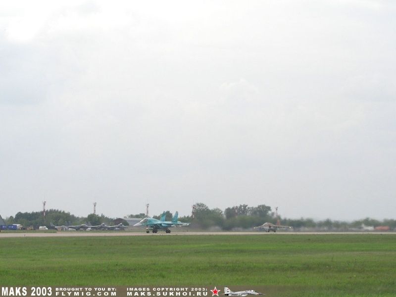 Su-32 Flanker and Su-25 Frogfoot taking-off.